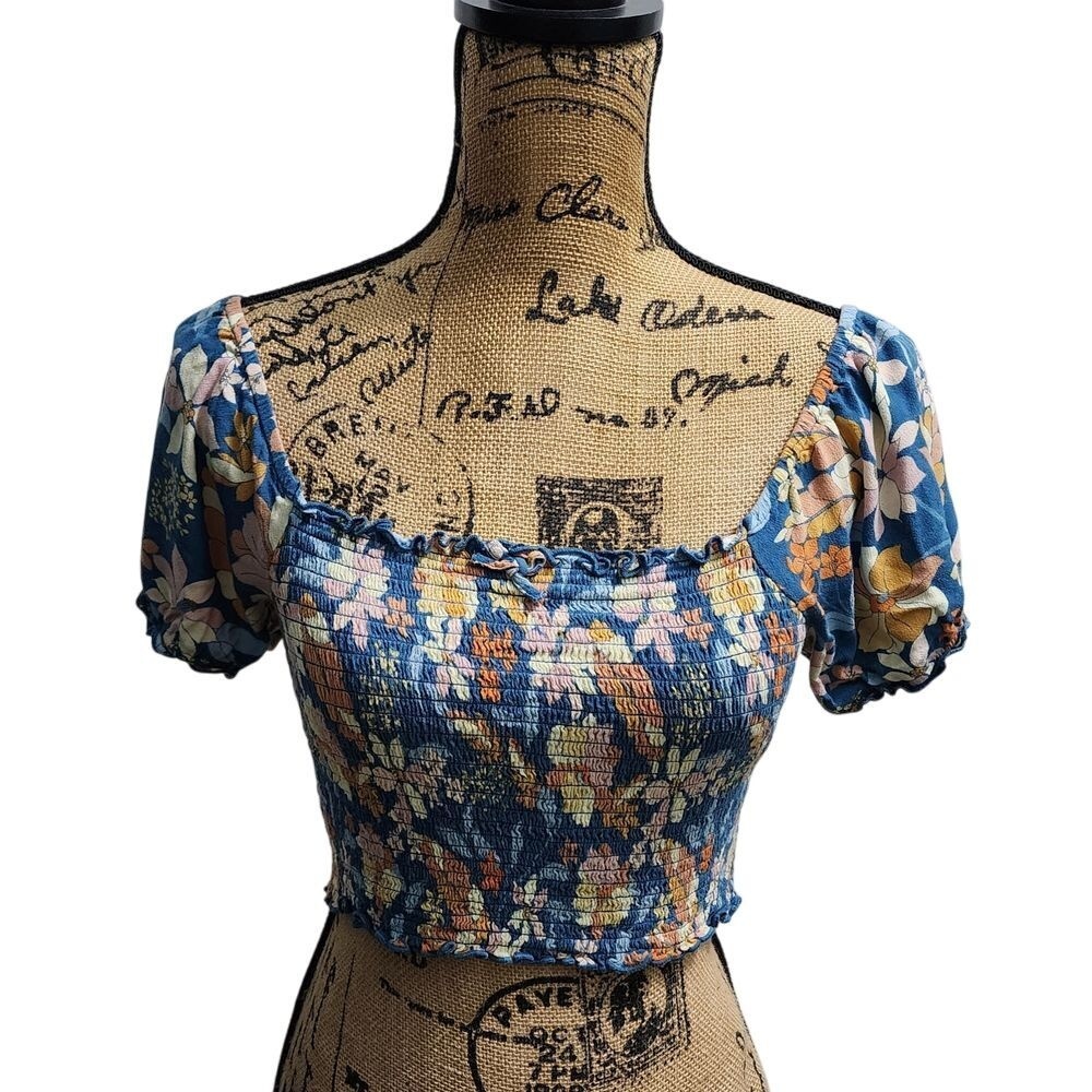 Aerie Floral Smocked Crop Top Puff Sleeve Cottagecore‎ Blue Floral Size S